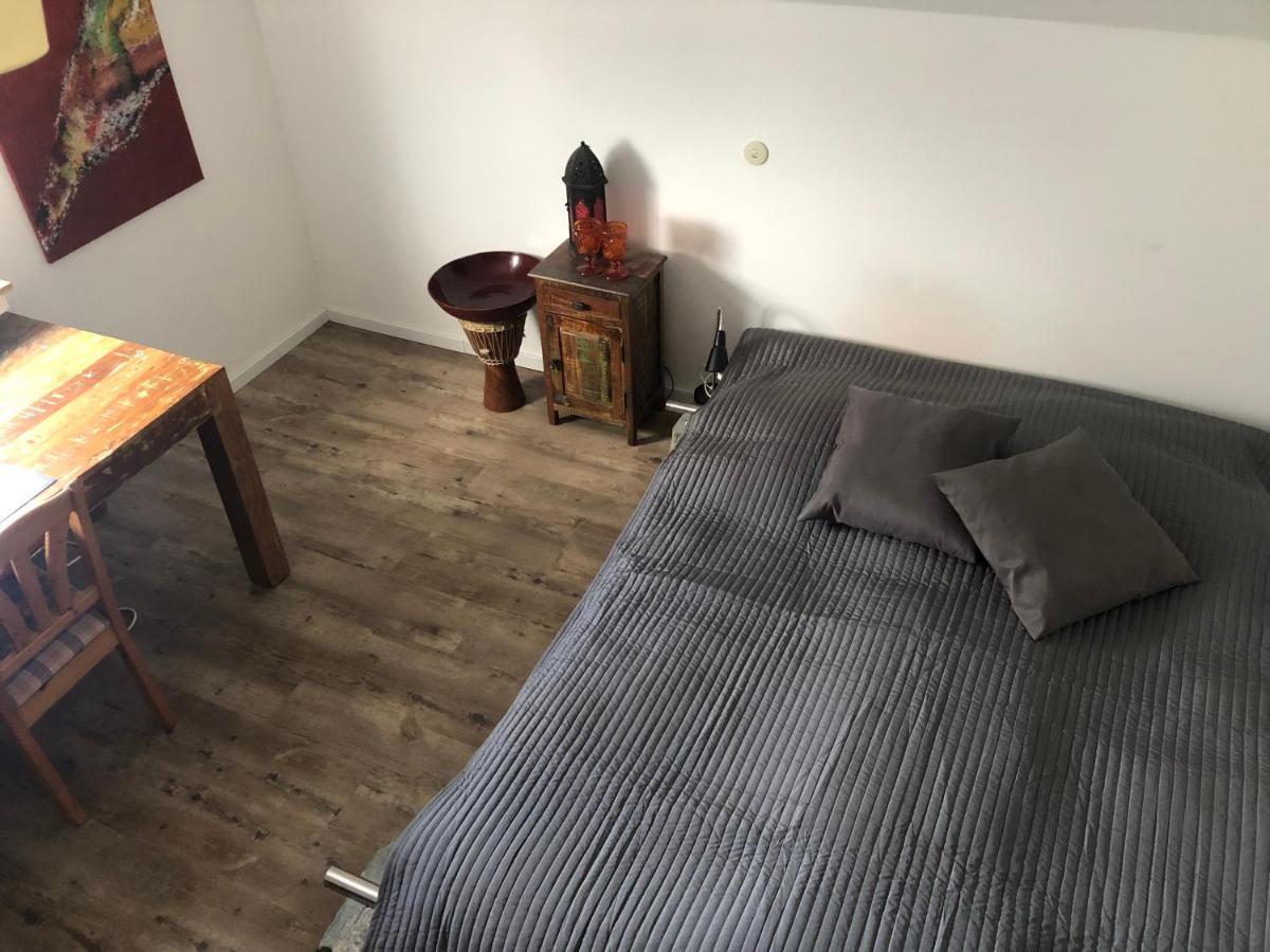 Bel Art Etage Mit Grossem Parkplatz Apartment ฮาน ภายนอก รูปภาพ